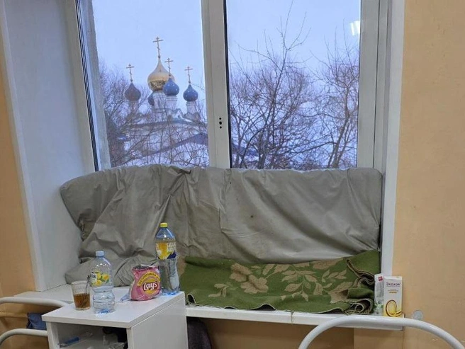 Баррикады из одеял и матрасов пока остаются основным способом защиты от сквозняков. | Источник: читатель 74.RU