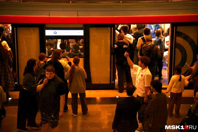 На открытие Рублево-Архангельской линии пришли десятки москвичей | Источник: Дарья Шутова / MSK1.RU