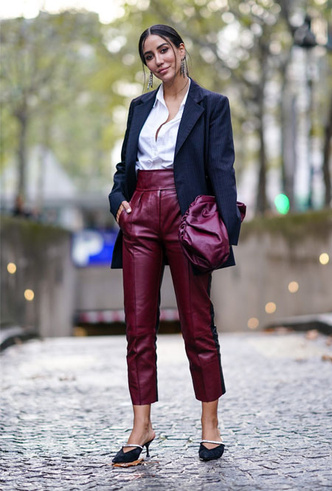 Как носить кожаные брюки: самые стильные и простые сочетания