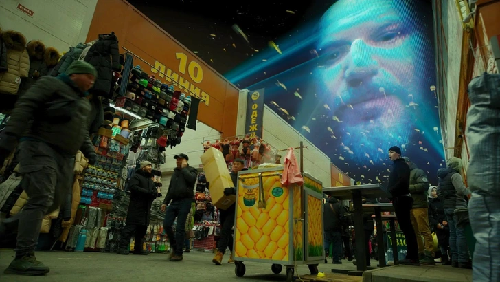 Кадр с рынком из первого сезона сериала | Источник: YouTube