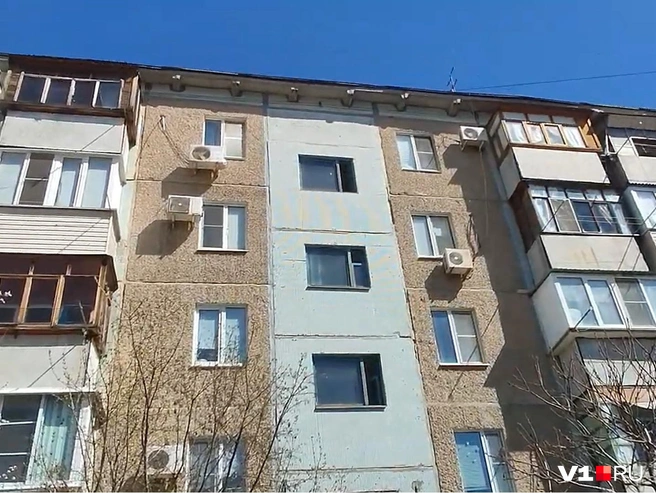 Наталья живет на самом последнем этаже дома | Источник: Денис Паустовский / V1.RU