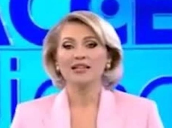 Шок! Голая неадекватная женщина чуть не убила телеведущую в прямом эфире