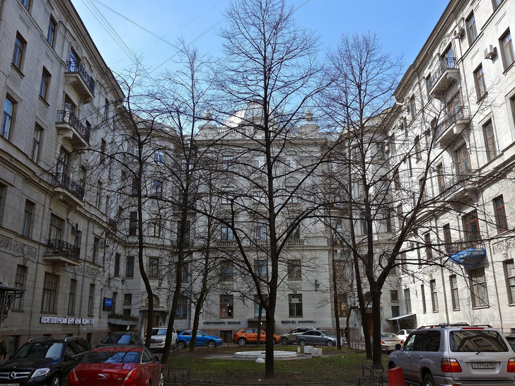 Трое в доме, не считая Гунста: как братья Бенуа построили в Петербурге первый жилой комплекс
