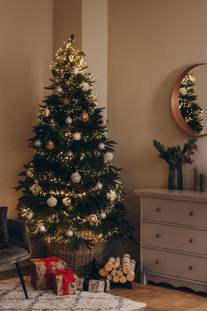 Как красиво украсить новогоднюю елку – 10 современных идей декора