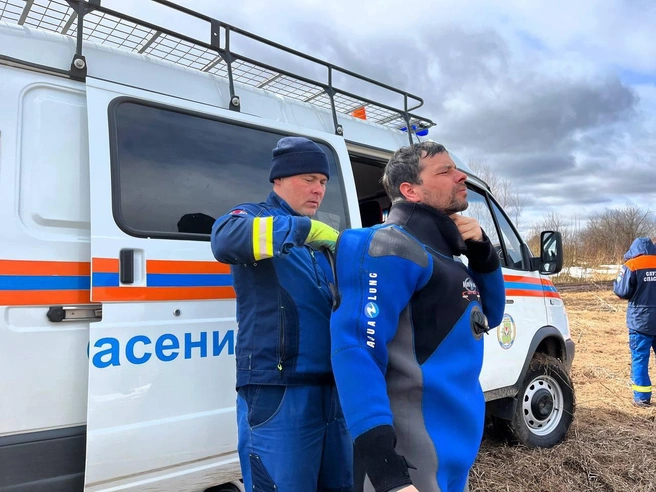 По словам представителей МЧС и ПСС УР, для поисков ребенка привлечены 5-6 водолазов | Источник: пресс-служба поисково-спасательной службы Удмуртии