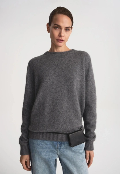 Какой он — идеальный базовый свитер: 33 лучших варианта у российских брендов Какой он — идеальный базовый свитер: 33 лучших варианта у российских брендов