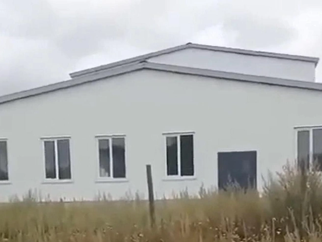 Заказчик в лице районной администрации перевел строительной компании свыше 100 миллионов рублей за этот объект. | Источник: Народный фронт | Челябинская область / Vk.com