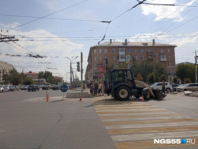 Зону работ огородили | Источник: Читатель NGS55.RU