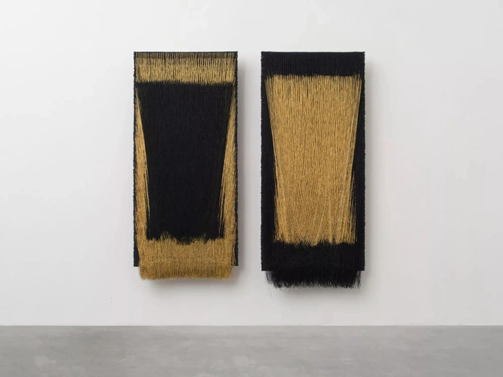 Ольга де Амараль. Полотна C и D (2015), Lisson Gallery. | Источник: Lisson Gallery