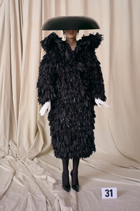 Безупречный крой и чистота линий: новая коллекция Balenciaga Fall 2021 Couture