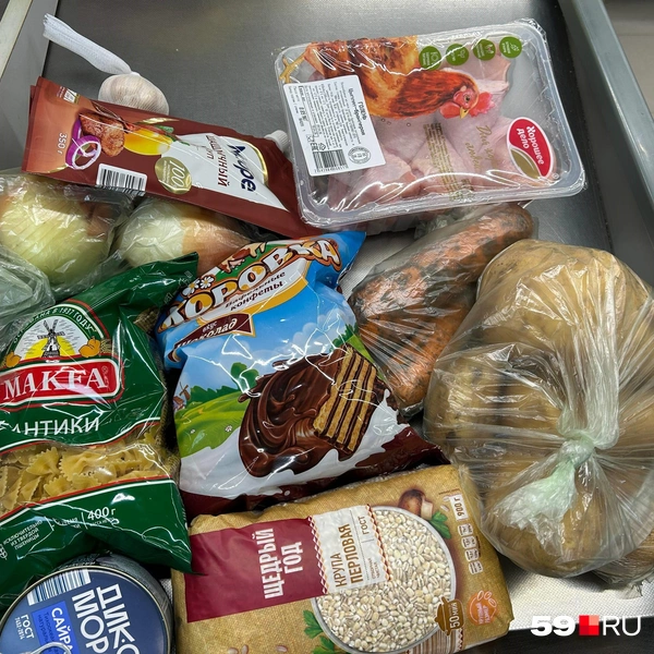 Макароны, картофель, куриные бёдра, перловка и прочее — моя еда на неделю | Источник: Александра Куляпина / 59.RU