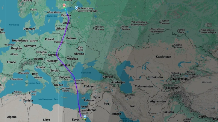 Рейс Хургада–Петербург немного не долетел до пункта назначения и сел в Хельсинки. Сервис flightradar24 использует карты Google, границы государств показаны исходя из политической позиции этой американской корпорации | Источник: flightradar24.com