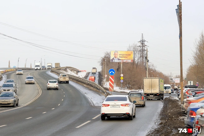 Развязку у Металлобазы сдали в 2020 году и обещали достроить. Но когда это будет, неизвестно | Источник: Михаил Шилкин