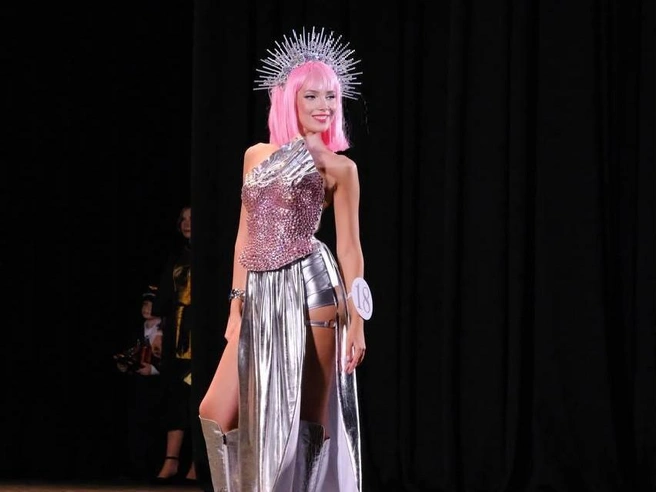 В танце она предстала как хранительница звездного пути | Источник: «Топ стюардесс»