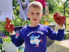 Купил бургер и посадил в авто: в Петербурге похитили 9-летнего мальчика