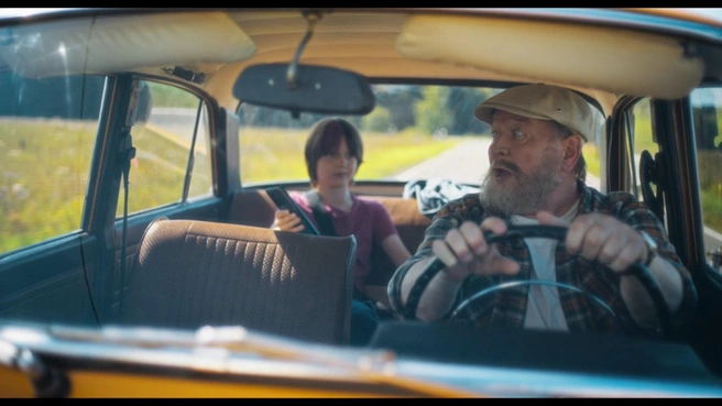 На экранах — одна из последних ролей Романа Мадянова: в комедии «Мужские правила моего деда» | Источник: кадр из фильма «Мужские правила моего деда», реж. Павел Воронин