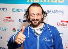 Илья Авербух заставил фигуристов выходить на лед босиком