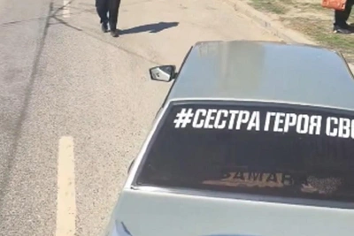 В Волгограде Лада перекрыла трамвайные пути — видео скандала