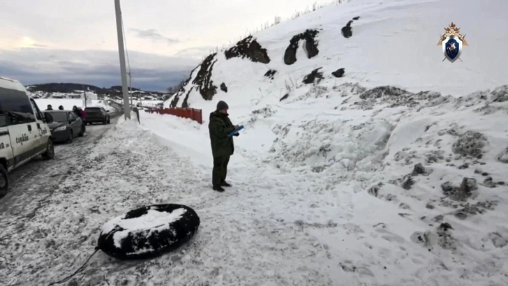 «Нормальных горок нет»: на Урале двое мальчишек 8 и 9 лет погибли, катаясь с горы на «ватрушках» «Нормальных горок нет»: на Урале двое мальчишек 8 и 9 лет погибли, катаясь с горы на «ватрушках»