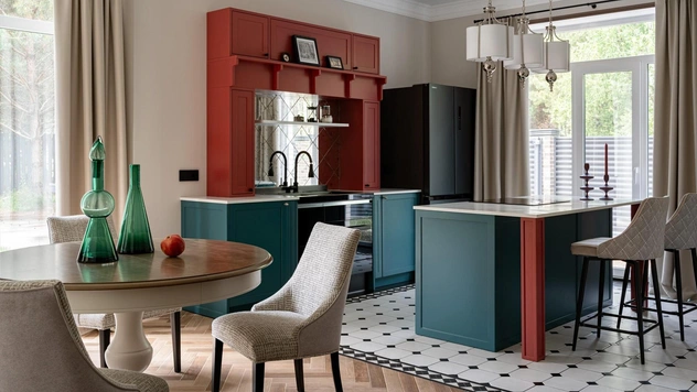 Калейдоскоп красок: яркий дом 130 м² в духе американской классики под Казанью