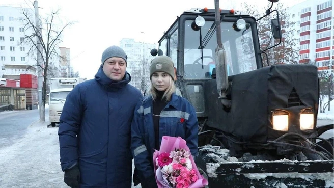 Ольга&nbsp;— не единственная такая трактористка в Уфе, вот еще одна&nbsp;— Марина | Источник: Ратмир Мавлиев / T.me