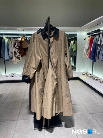 Нужно отгладить. После&nbsp;— смело сочетайте с любой вещью, цена&nbsp;— 12&nbsp;999 рублей | Источник: Алёна Золотухина / NGS.RU 