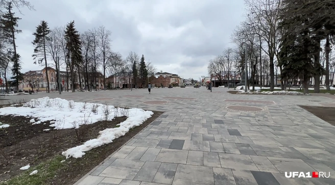 Потом на его месте разбили сквер