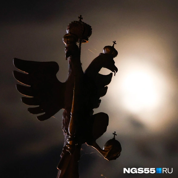 Луна начала заходить в земную тень с 21:30 часов с восточной стороны | Источник: Евгений Софийчук / NGS55.RU 