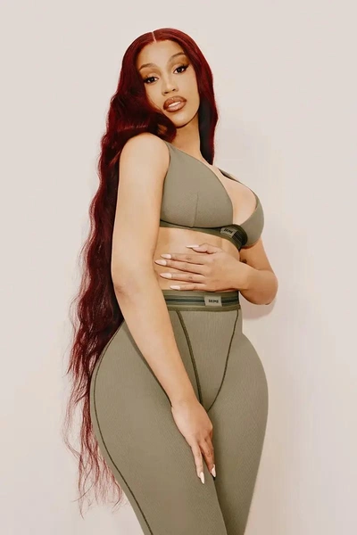 Cardi B снялась в базовом нижнем белье | Источник: Skims