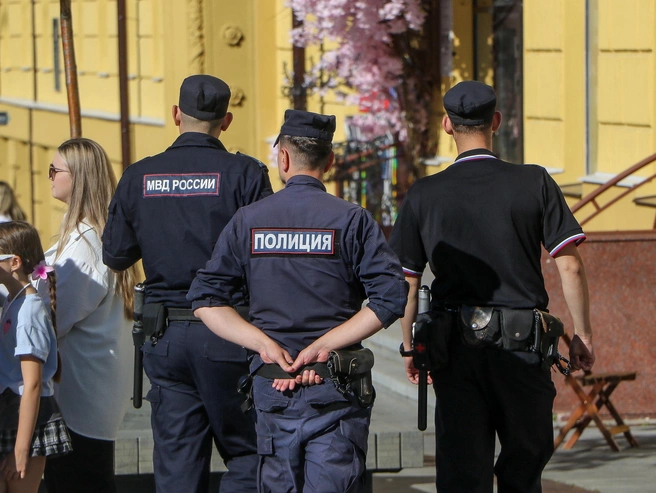 Полиция следит за порядком на улицах | Источник: Наталья Бурухина / NN.RU