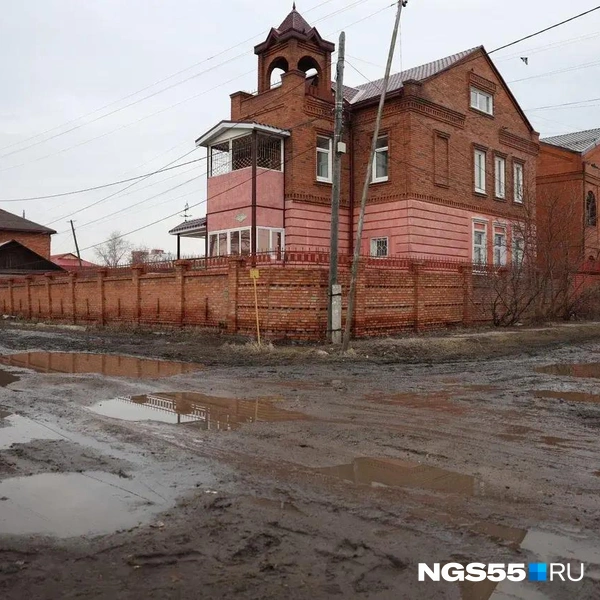 Будто ров перед средневековым замком | Источник: Евгений Софийчук / NGS55.RU