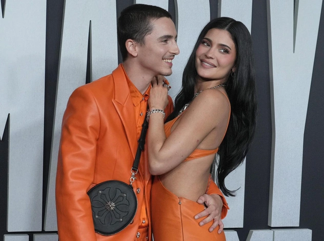 Кайли Дженнер и Тимоти Шаламе вернулись — и задали новый цвет сезона