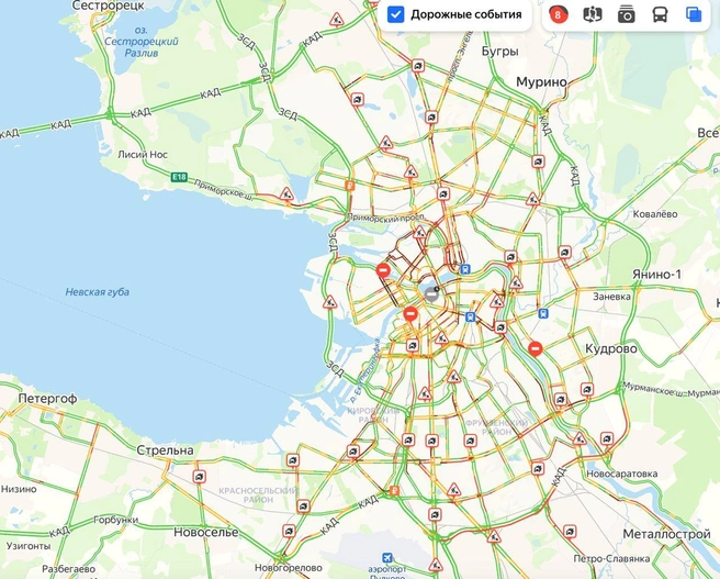 Петербург продолжает стоять в 8-балльных пробках. Центр и Петроградка светятся «бордовым» | Источник: «Яндекс. Карты»