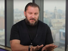 Как женщинам избежать онкологических заболеваний? Отвечает психолог Марк Бартон