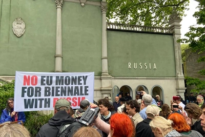 Россия открыла павильон в Венеции вопреки протестам