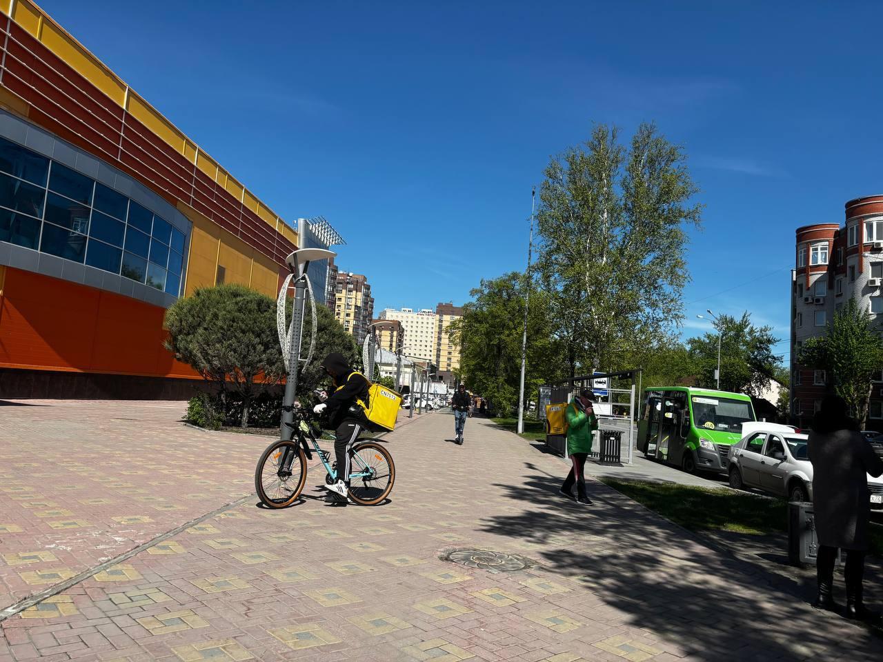 Одни курьеры получают под 100 тысяч, а вторые — крохи. Честный рассказ сотрудницы доставки в Тюмени