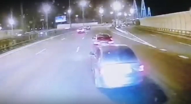 Вид из кабины грузовика перед столкновением | Источник: ДТП и ЧП | Санкт-Петербург / vk.com