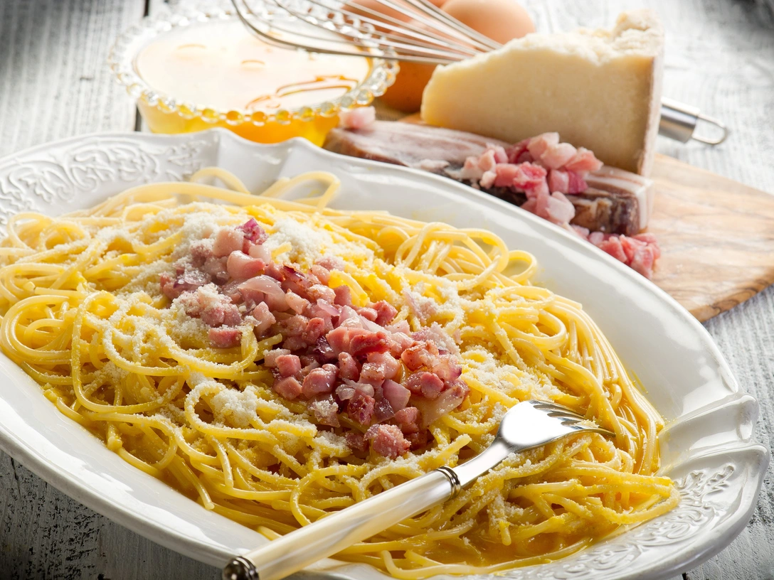 Как сделать вкусную карбонару, которую точно оценит вся семья: секреты итальянцев | marieclaire.ru