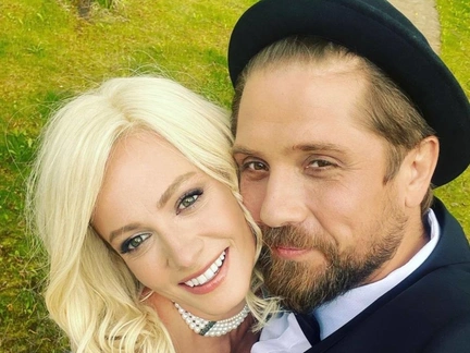 Роман Маякин о свадебном фото с Полиной Максимовой: «Совет нам да любовь!»