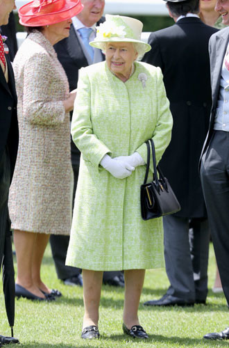 Королева Елизавета II выбирает наряды с помощью «особого ритуала»