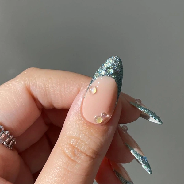 Источник: avrnailswatches