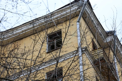 В Ставрополе молодой человек выпал из окна многоэтажки