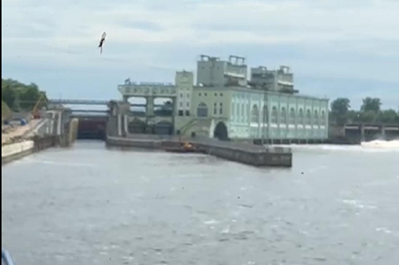 Волгоградец снял с борта круизного судна подход к Волховской ГЭС — видео