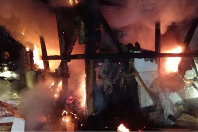 Частный дом сгорел дотла в Екатеринбурге