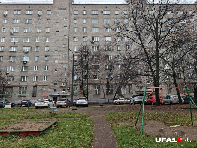 Огромное здание на 8 подъездов | Источник: Булат Салихов / UFA1.RU