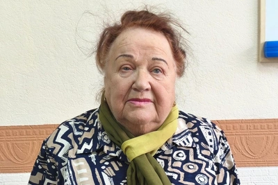 90-летней Нине Николаевне нужны слуховые аппараты