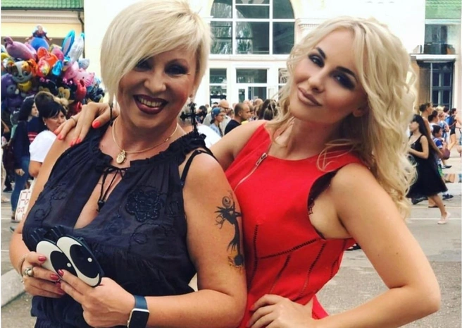 Валентина Легкоступова пыталась отговорить дочь от выбора профессии певицы, но Анэтта Бриль решила продолжить династию эстрадных исполнительниц | Источник: из личного архива Анэтты Бриль