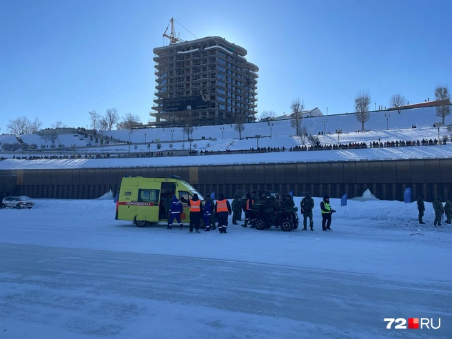 Человек обратился за помощью к врачам скорой во время праздника  | Источник: Радик Енчу / 72.RU