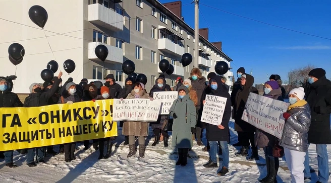 Дольщики пришли к своим недостроенным домам и записали на их фоне видеообращение к главе СК РФ и властям Башкирии | Источник: Источник UFA1.RU