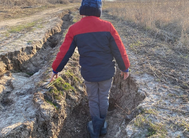 Под Рязанью мальчик вынужден ежедневно идти 4 км по бездорожью в школу | ya62.ru